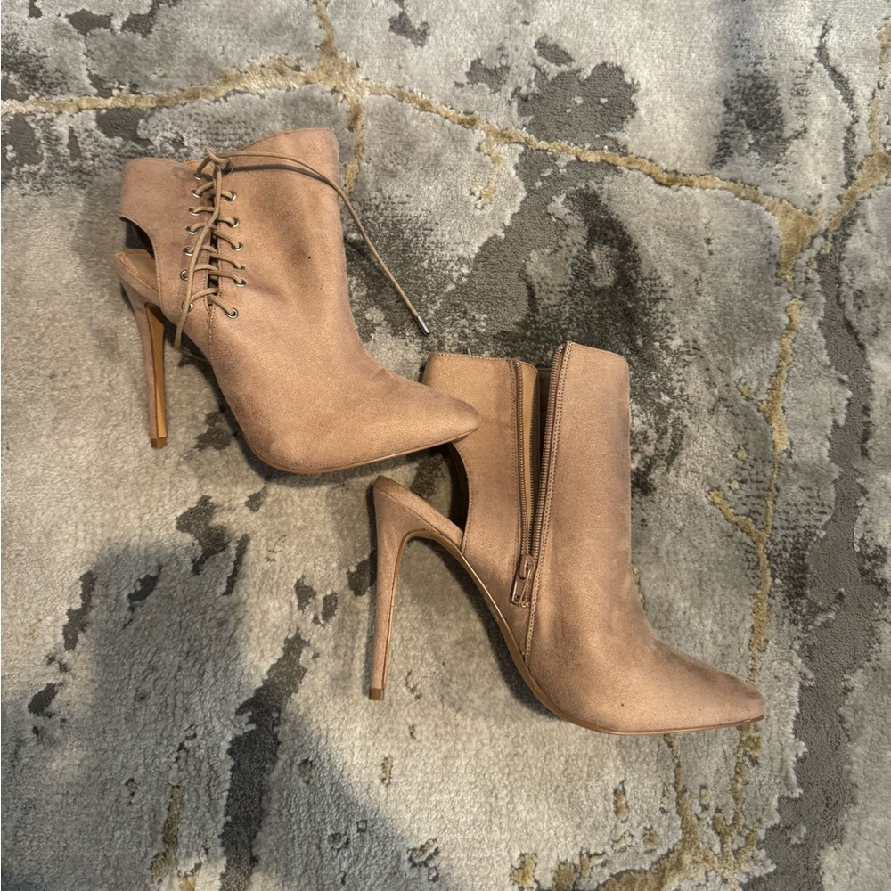 Tan bootie.
